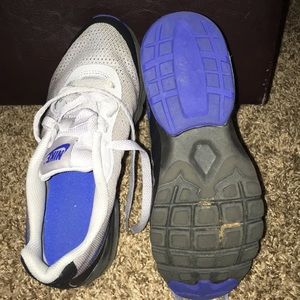 Size 4 Boy Nike Sneaker